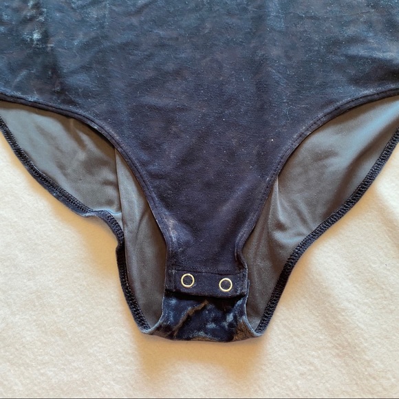 AE Velvet Scooped Neck Bodysuit - Picture 3 of 6